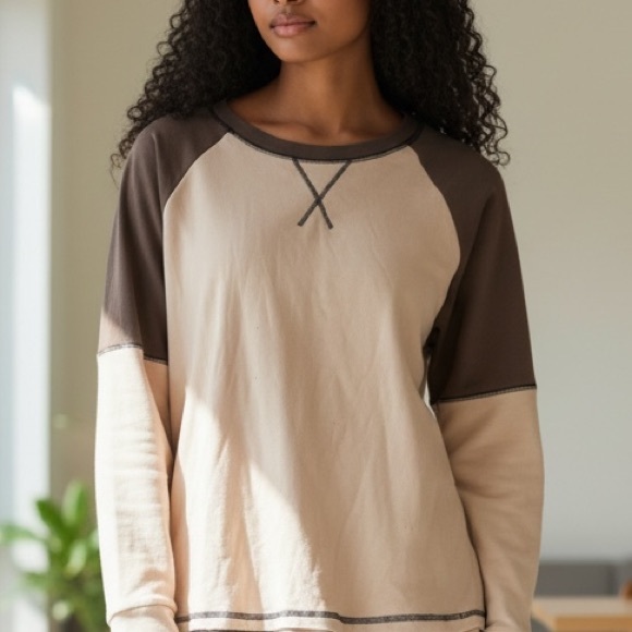 Twice Chic Boutique Tops - NEW•XL•Peace By Piece Women’s  Two-Tone Raglan Long-Sleeve Top - Cream and Brown
